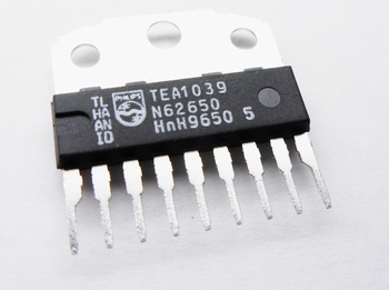 TEA1039 switching controller