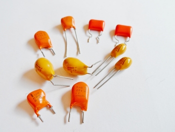 Tantal capacitor 10 uF 25 volts
