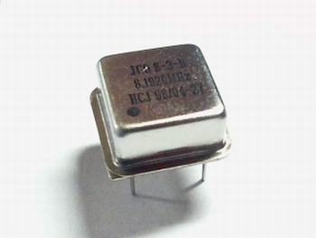 Quartz crystal oscillator 8,192 mhz square