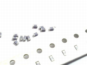 SMD keramische condensatoren 0603 - 0,47pF 10 stuks!