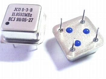 Quartz crystal oscillator 11,0592 mhz