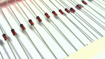 BZX55C3V6 - Diode, zener. 3,6V 500mW 10 stuks