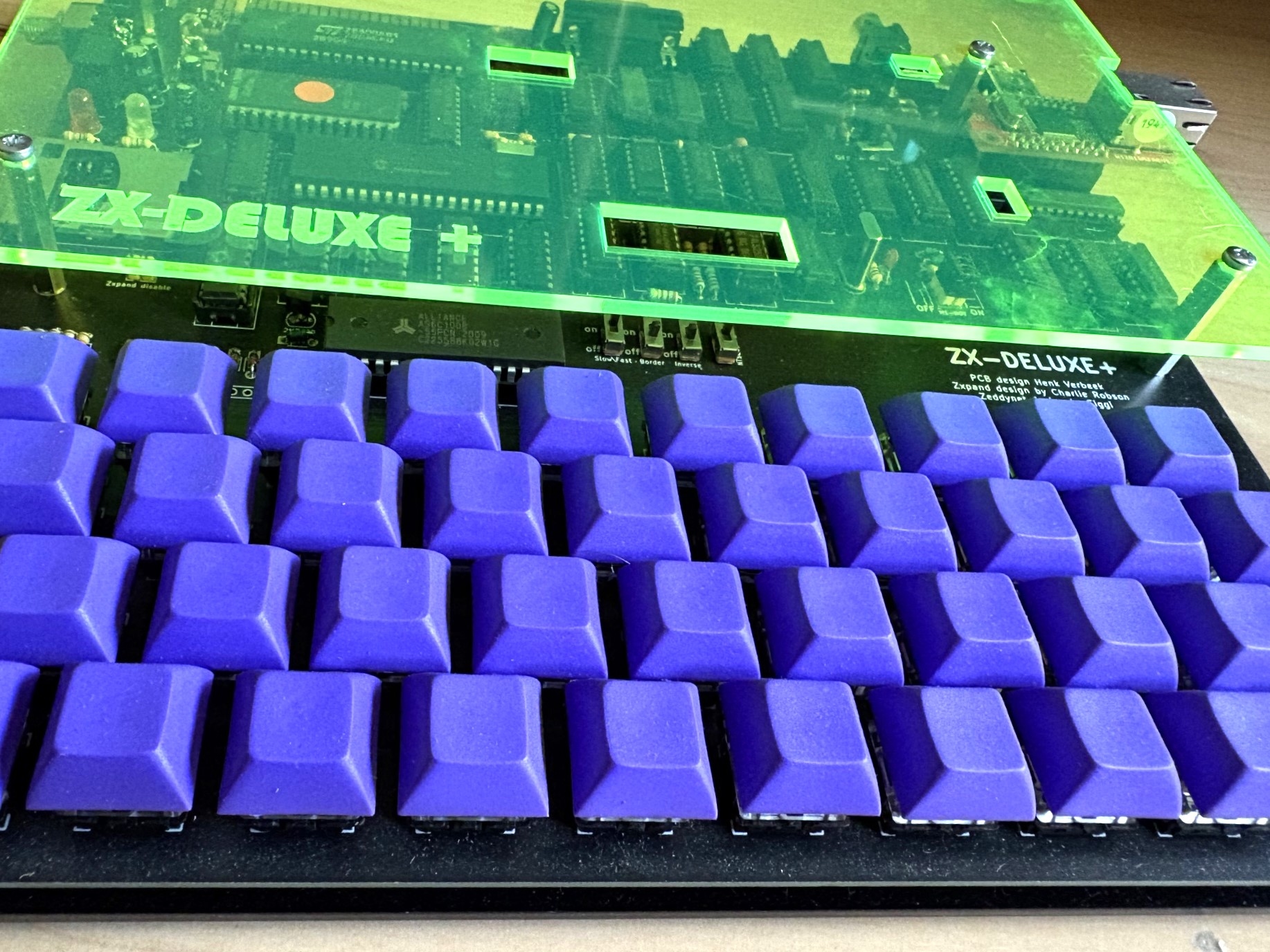 ZXDELUXE - ZX81 clone computer building kit with SD drive